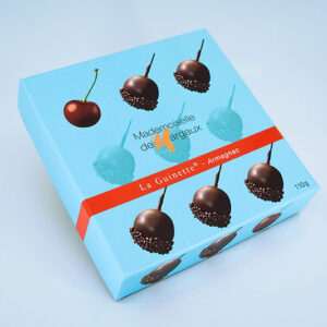 9 Armagnac-fylte moreller, dekket med mørk sjokolade.